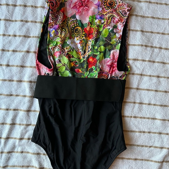 Brand New Venus One Piece Color Block Swimsuit, size 14 - Picture 3 of 4